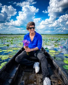 Boys Aesthetic Boat Ai Photo Editing Prompt